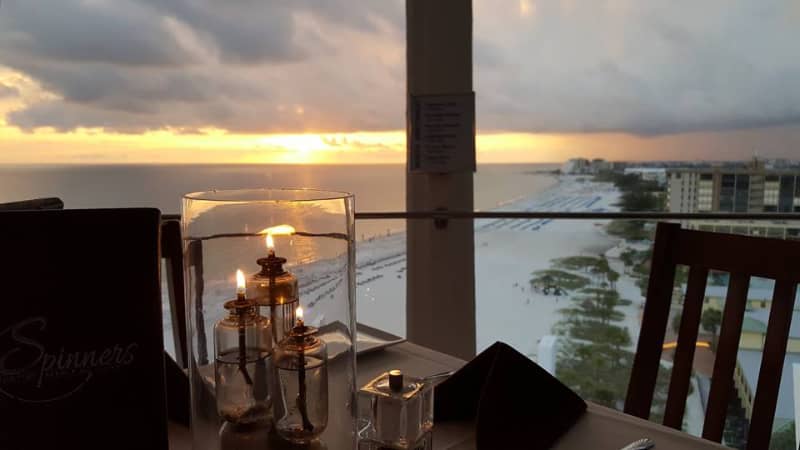 donde comer en florida spinners rooftop