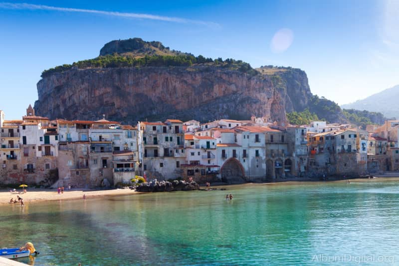 10 Lugares (desconocidos) para visitar en Italia 4 roca cefalu mejores lugares visitar italia