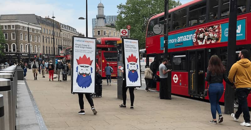 Las 10 cosas más raras de Londres: lo más extraño que puedes ver 5 Human Billboards in London los hombres dle cartel londres