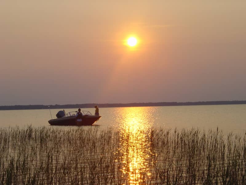 Estos son los 6 mejores lugares para PESCAR en CAROLINA del NORTE 5 Sunset at Lake Waccamaw mejores lugares pescar en carloina del norte