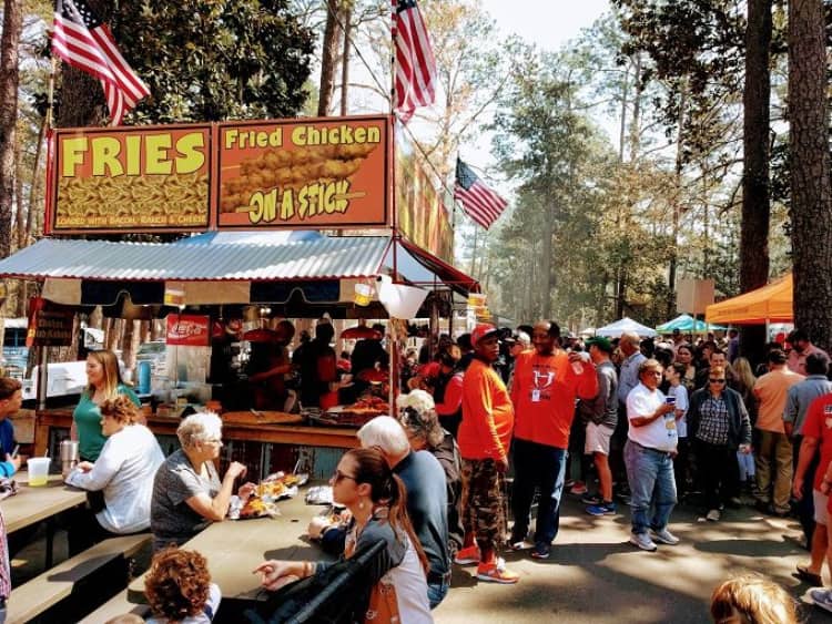 Tifton Rhythm Ribs BBQ Festival One of many food stalls Estos son los 9 mejores FESTIVALES anuales que se celebran en GEORGIA