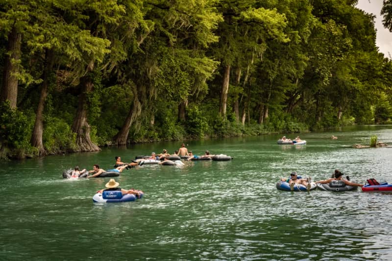 colorado river tubing que hacer en verano en texas