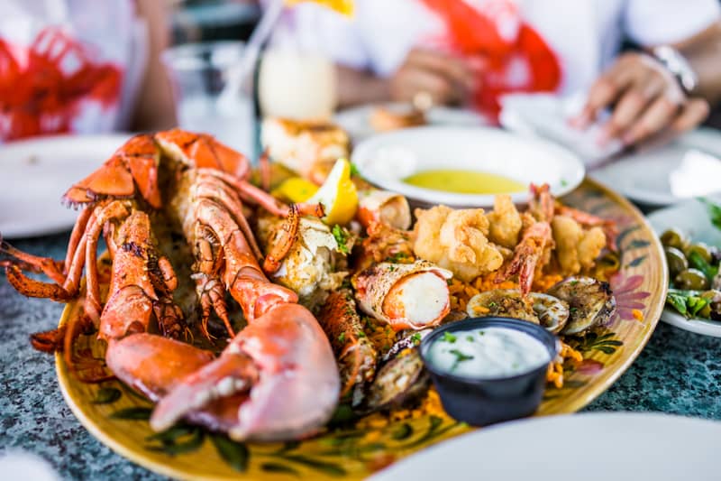 que hacer en destin comer lobster seafood platter