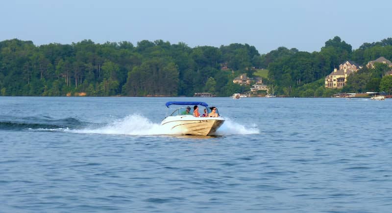 Disfrute de un crucero con cena por el lago Hickory carolina norte