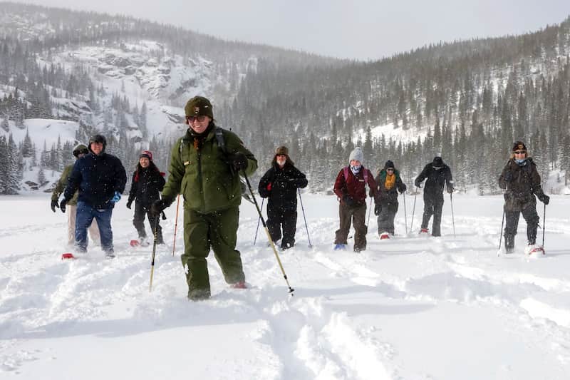 Las 10 MEJORES cosas para HACER en el PARQUE NACIONAL de las MONTANAS ROCOSAS COLORADO andar sobre la nieve