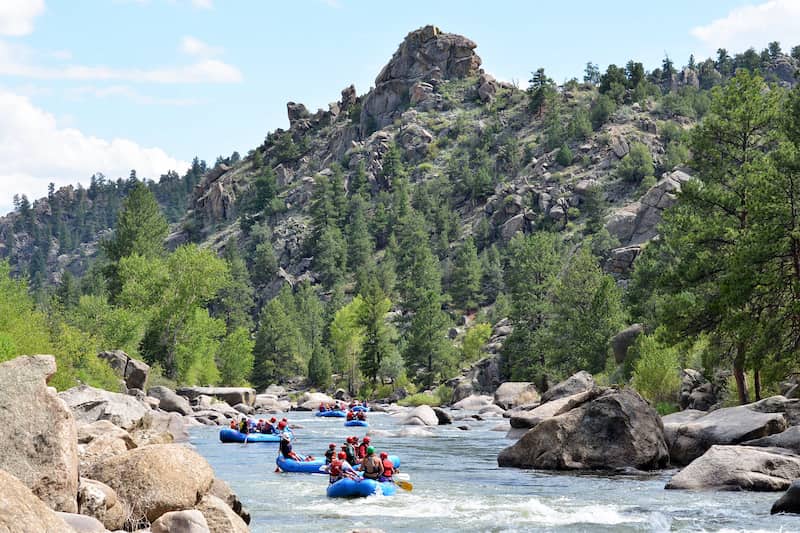Rafting en aguas bravas del rio Arkansas mejores actividades colorado