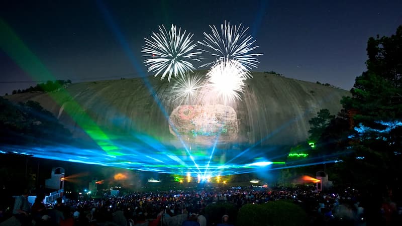 Estos son los MEJORES lugares para celebrar el ANO NUEVO en GEORGIA new years eve stone mountain